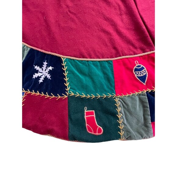 Vintage Patchwork Christmas Tree Skirt With Needlepoint, Applique & Embroidered - Picture 8 of 13